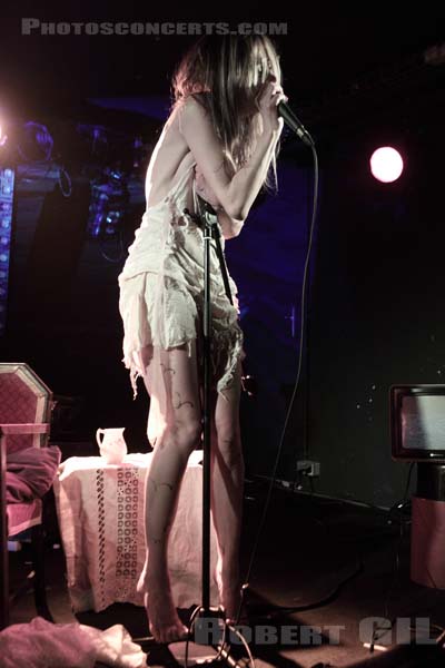 RUBY THROAT - 2009-02-25 - PARIS - Glaz Art - Katie Jane Garside